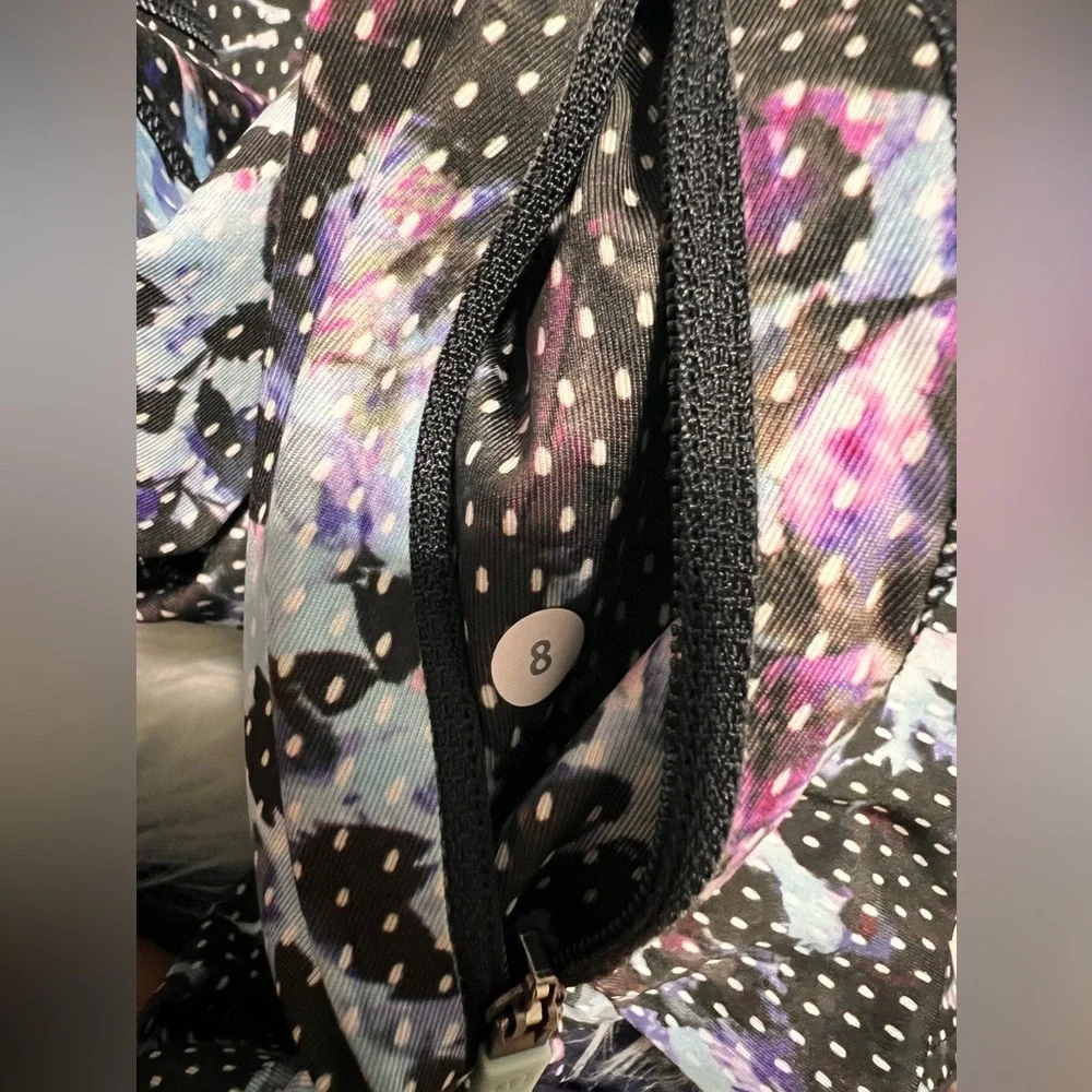 Lululemon Crop Leggings Floral Sport Blue, size 8, women’s - Picture 4 of 7